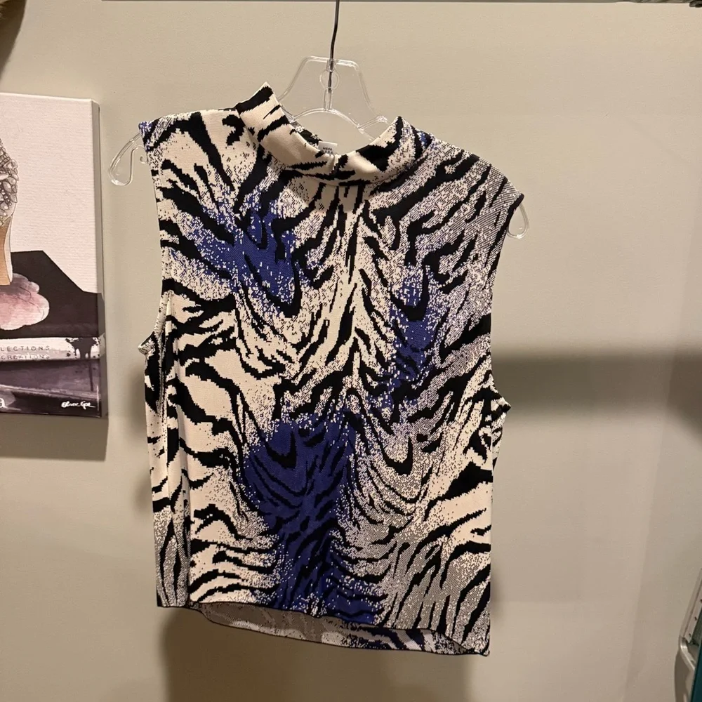 NWT St John Animal Print Sweater Shell Size M MSRP $355 - Picture 6 of 11